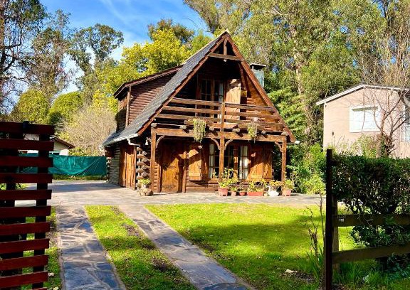 Bosque Peralta Ramos House | Casa Estilo Cabaña, Bosque Peralta Ramos