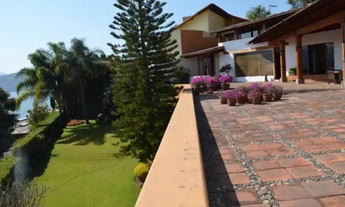 El Santuario House | Casa Estilo Mexicano en Valle De Bravo. Vista al Lago