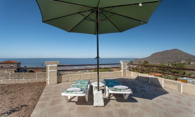 Valle de San Lorenzo Villa | 'Casa Eyden Sunset View' with Private Terrace and Wi-Fi