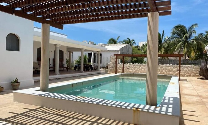 Chicxulub Puerto Villa | Casa familiar, alberca privada, pasos de la playa