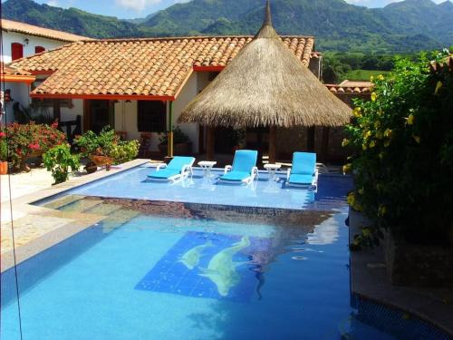 Quebrada Guadalejo House | Casa Guayaquil en el Parque Principal Cauca Viejo