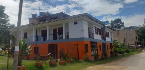 Raquira House | Casa hospedaje la quebradita