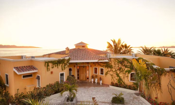 El Sargento House | Casa Kalalita – 5 BDR Oceanfront Retreat in El Sargento with Casita