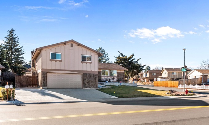 South Westminster House | Casa Kaleidoscope: Whimsical Selfie Museum - 5bd sleeps 15