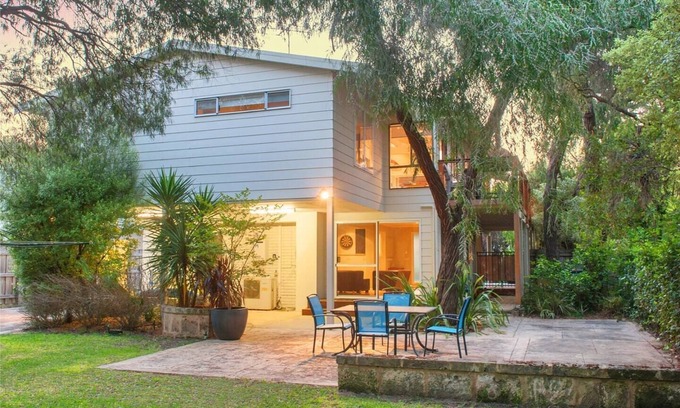Quindalup House | Casa Lagoona A Lush Family Haven by the Beach