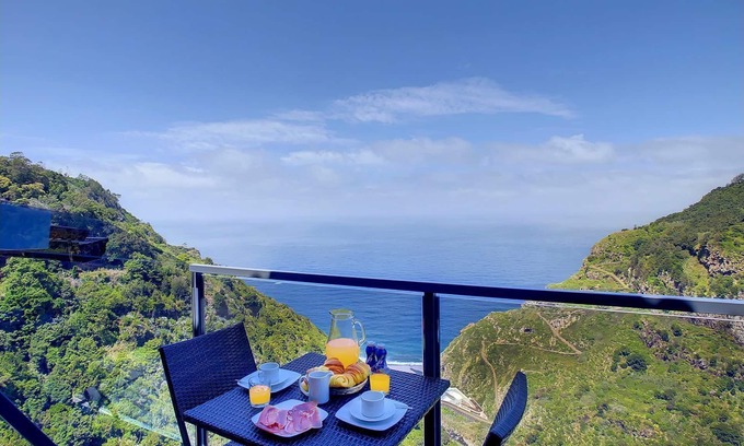 Sao Jorge House | Casa Leão de Ouro by LovelyStay