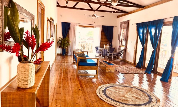 Bocas del Toro Hotel | Casa Le Parc - Main Street