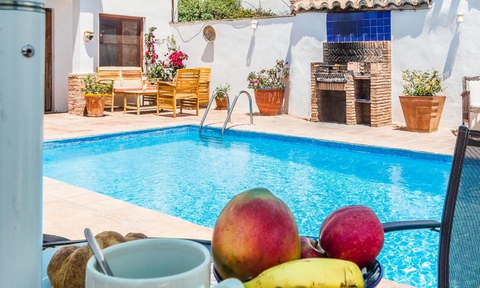 Pinos del Valle House | Casa Luna - 16th century traditional spanish village house