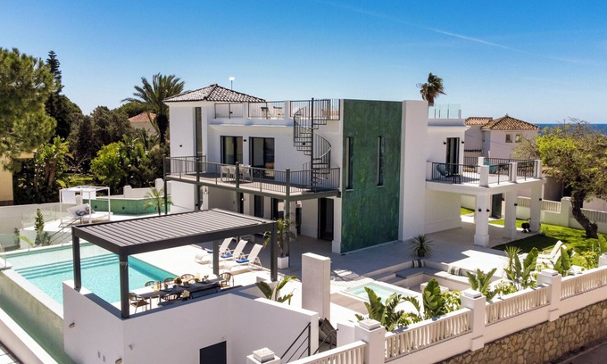 Urbanizacion Marbessa Villa | Casa Luna Spa - new modern and luxurious villa beach side Marbella!