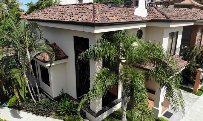 Barrio Los Villalobos House | Casa Macaw, Beachfront, 4 bedroom house gated secure with pool