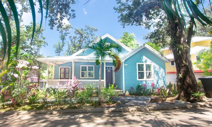 Antoneys Cay House | Casa Magnolia, Lawson Rock in Sandy Bay, Roatan