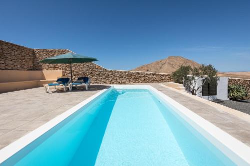 Tindaya House | Casa Marisa with Heated Pool & Garden