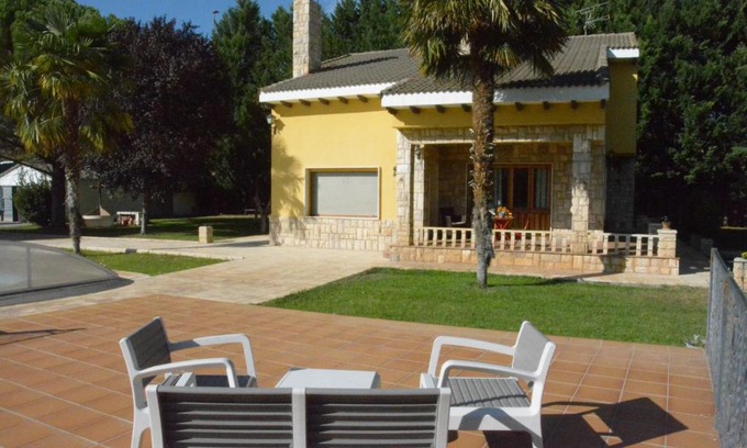 Teruel House | Casa Martín, casa con jardín pensada para familias