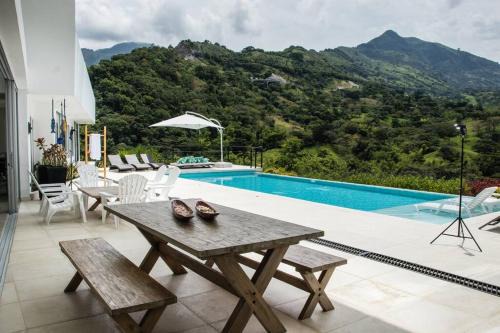 Titiribi Villa | Casa Moderna en Parcelación La Siria