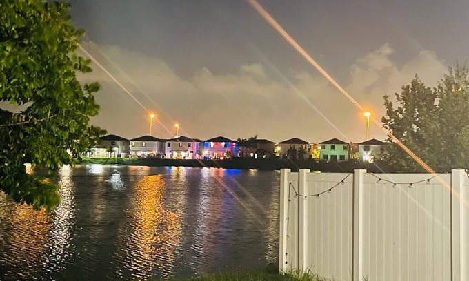 Miami Lakes House | Casa moderna con vista al lago, ubicacion central