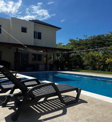 Munoz House | casa moderna y campestre con piscina y patio serca a la playa