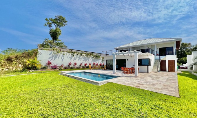 French Harbour House | Casa MoJo @Coral Views, French Harbour