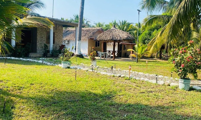 Saladita House | Casa Rubí Playa La Saladita - Casa Las Palmas