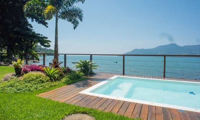 Prainha House | Casa Pé na Areia em frente à Ilhabela