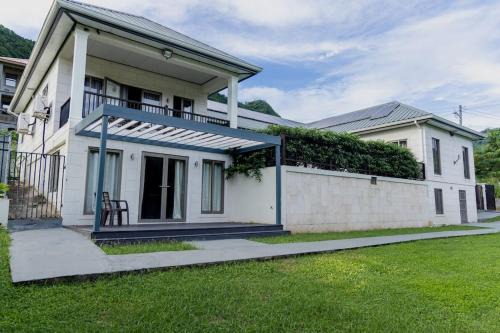 Pembroke House | Casa Palmera