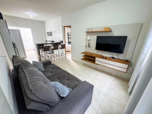 Shopping Park House | Casa Para Até 5 Hospedes Próximo UNITRI, Uberlândia Shopping e Palácio de Cristal