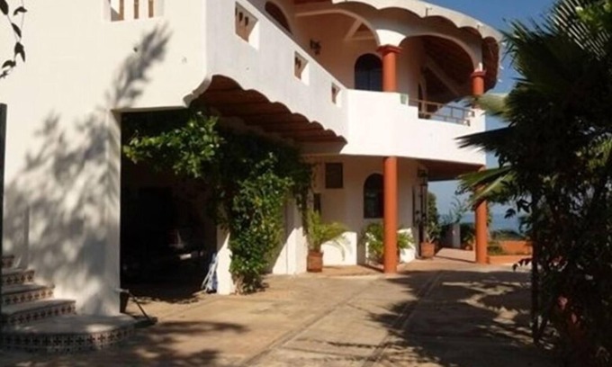 Lo de Marcos Villa | Casa Pelicanos: Oceanfront Home: Beach Vacation Paradise