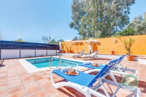 Alcaucin House | Casa Perez - family home with pool