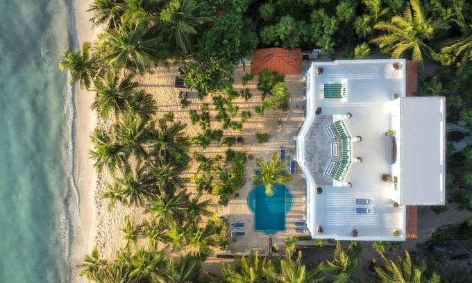 Soliman Bay Villa | Casa Priakos – 5BR Beachfront Villa with Pool & Ocean View Suites Near Tulum