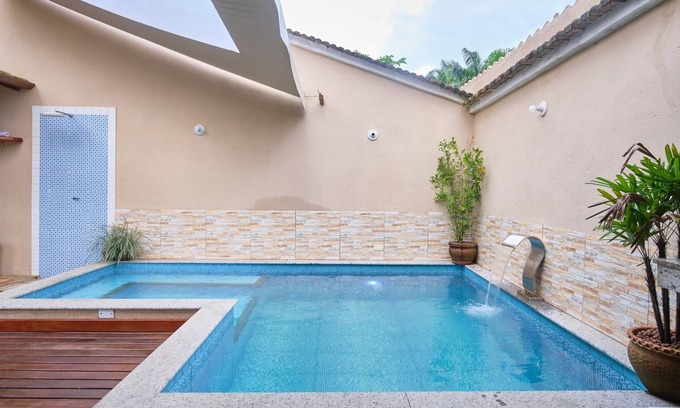 Ponte Branca House | Casa Recanto das Flores com 3 Quartos e Piscina