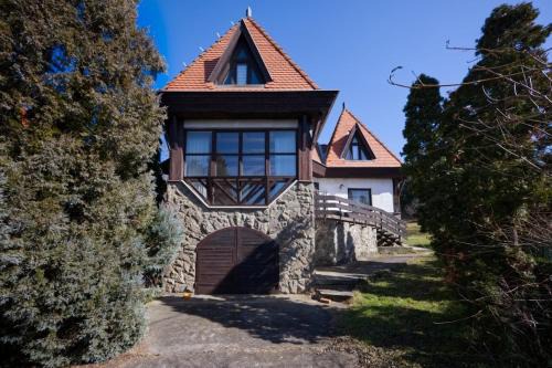 Budaors Villa | Casa Rezeda