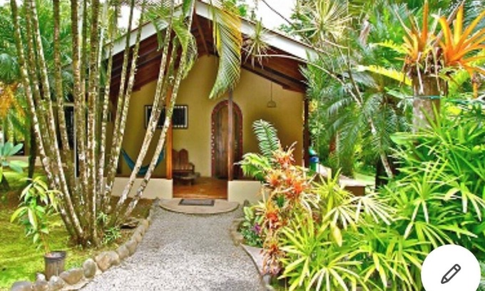 Pavones House | Casa Riviera- Walk to surf, tropical gardens, river access