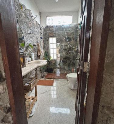 Alto Paraiso de Goias House | Casa Runa de pedra com vista para o morro da baleia