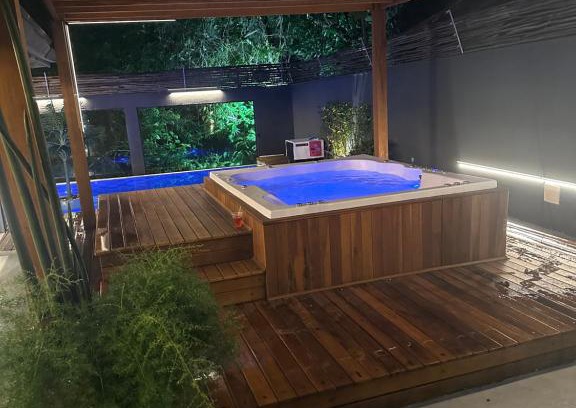 Juquehy House | Casa térrea com acessibilidade em Juquehy com piscina climatizada e hidromassagem