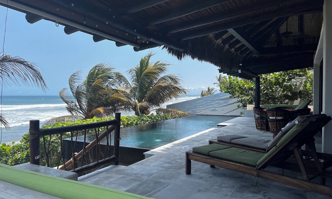 Saladita House | Casa Tabachines. A beautiful oceanfront surf casa, minutes from the point break!