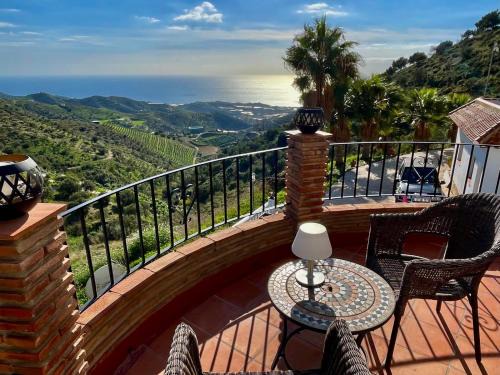 Sayalonga House | Casa Tranquila Apartment mit atemberaubendem Meerblick Balkon Incl Badezimmer