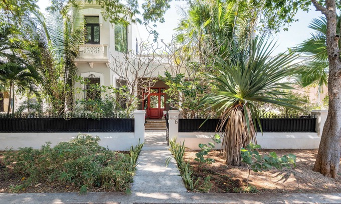 Zona Paseo Montejo House | CASA TUUT the only on Paseo de Montejo with 20m pool & gym!