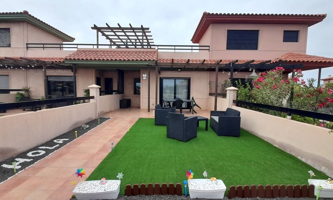 La Oliva House | Casa Vale: in the desert just a stone's throw from the sea