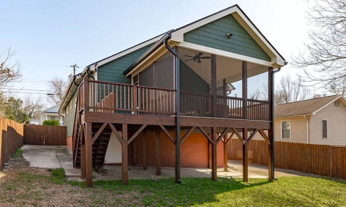 Durham House | Casa Verde- Minutes to Duke and Downtown-Fire pit-Fenced yard