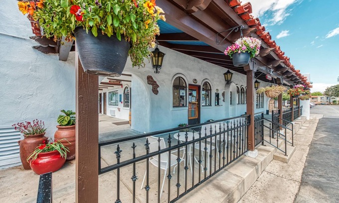 Port Hueneme Hotel | Casa Via Mar Inn, an Ascend Collection Hotel