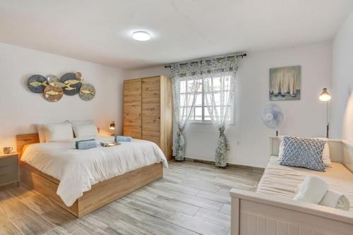 Las Playitas Apartment | Casa Vistamar comfy 4bd few steps to the ocean