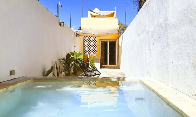 Centro House | Casa Yuuk, newly remodeled, rustic and modern, city centre w/pool and garage