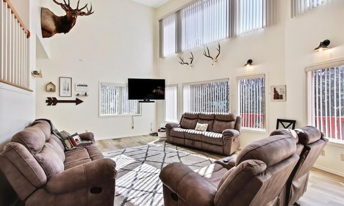 Cascade House | Cascade Cabin Mountain Getaway with Private Beach