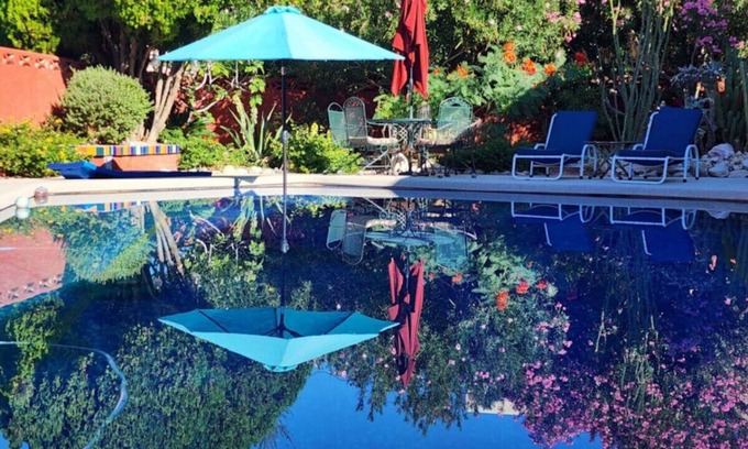 Sunrise Manor House | Casita-cabana & pool NellisAFB Close King&Qu Views