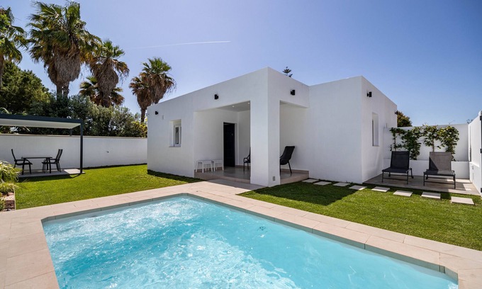 Chiclana de la Frontera House | Casita Meraki 2 with Indoor Heated Pool, Garden, Terrace and Wi-Fi