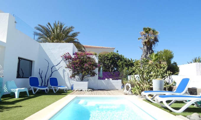 Corralejo House | Casita Maracuya, a garden on the sea