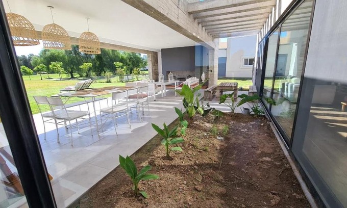 Pilar Centro House | Casona muy luminosa y espaciada en Pilará, Pilar.