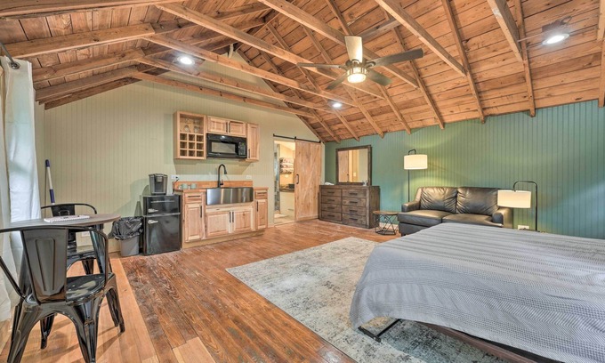 Cassopolis Apartment | Cassopolis 'The Cabin' Retreat: Lake Access!