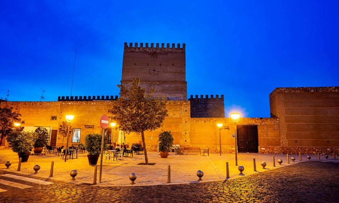 Manzanares Hotel | Castillo De Pilas Bonas