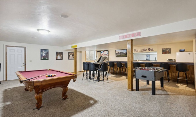 Ashwaubenon House | Castle at Castlebar- Bar/Game room- Draft Rental
