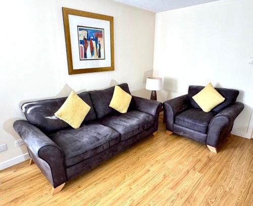 Paisley Apartment | Castle Gait, Paisley